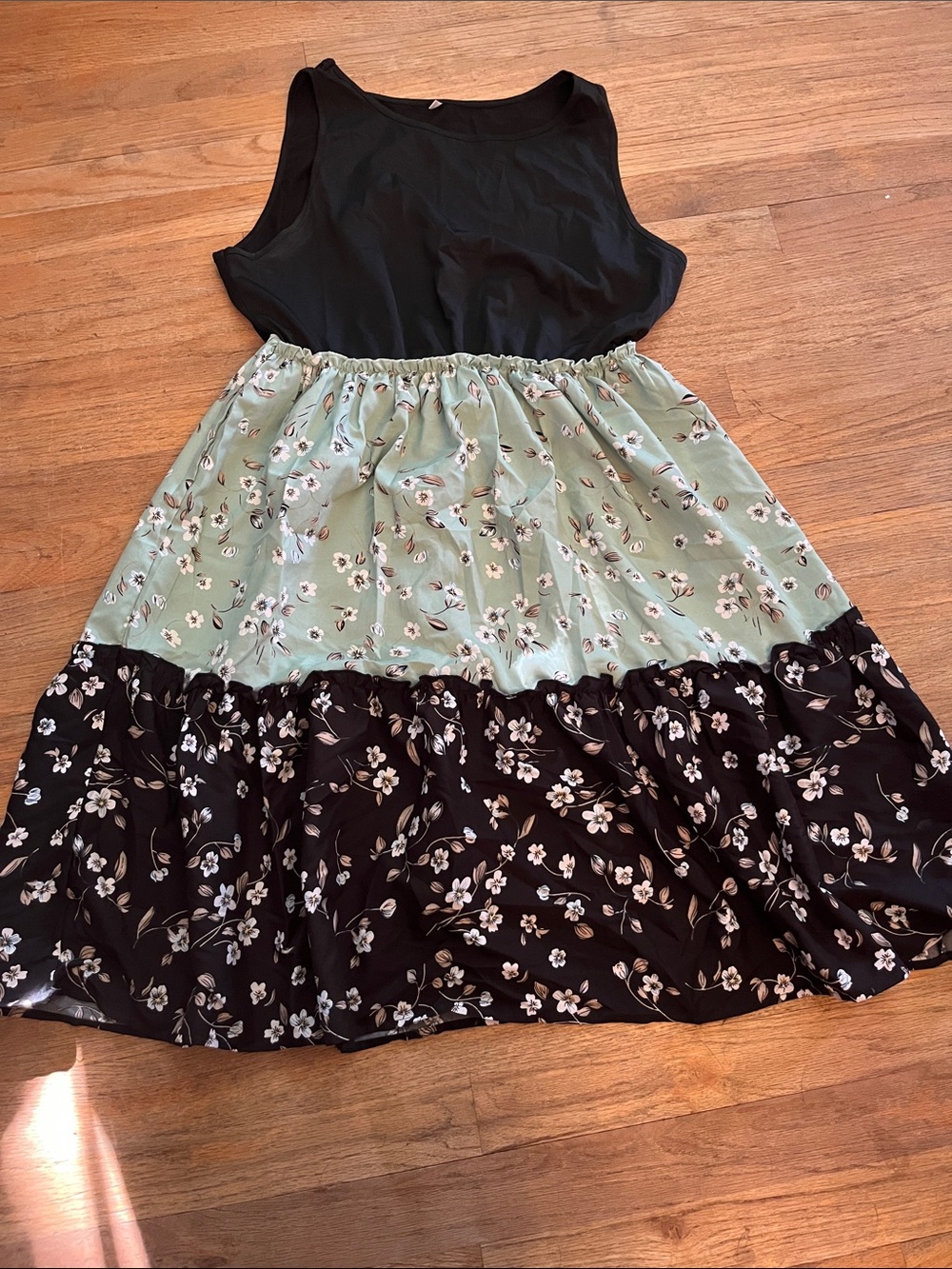 Sleeveless Colorblock Midi Dress with Floral Skirt - Black & Mint - Picture 3 of 7